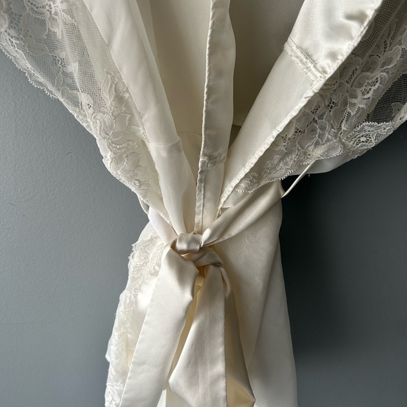 Lasenza White Satin/Lace Robe - Picture 4 of 6
